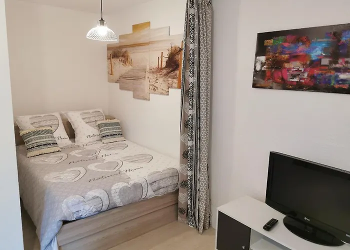 Calme Avec Parking * Saint-Pierre-du-Mont (Landes)