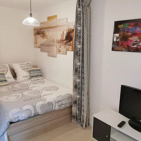 Calme Avec Parking * Saint-Pierre-du-Mont (Landes)